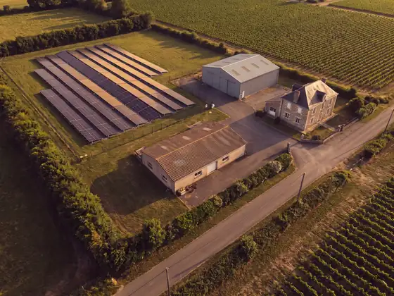 Des entreprises voisines d’une centrale solaire